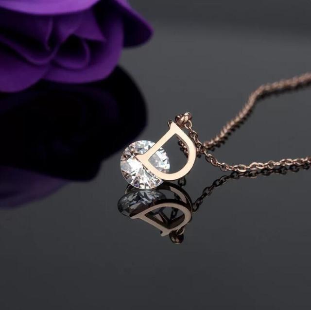 送料無料※高級感 ジルコニア D型 可愛い ジルコニア ネックレス 贈り物 レディース ピンクゴールド プレゼント 新品 < 女性アクセサリー/時計  送料無料※高級感 ジルコニア D型 可愛い ジルコニア ネックレス 贈り物 レディース ピンクゴールド プレゼント 新品 < 女性アクセサリー/時計の