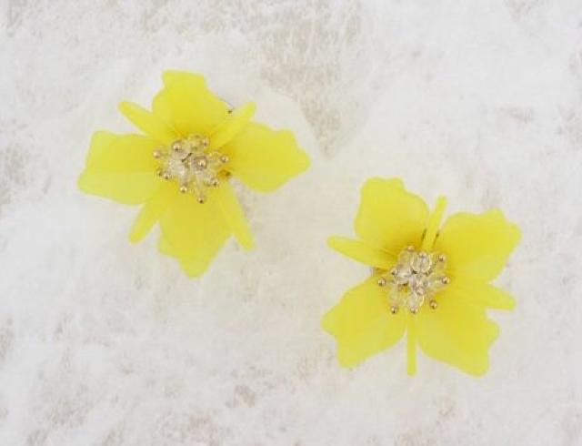 美人百花 掲載●定価4,212円【新品】立体3Dフラワーイヤリング < 女性アクセサリー/時計 美人百花 掲載●定価4,212円【新品】立体3Dフラワーイヤリング < 女性アクセサリー/時計の