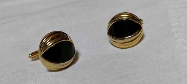 正規 ランバン 3連ラウンドライン キャットアイカフス コンポジットドーム カボション黒 ゴールドカフリンクス ジュエリーボタン < ブランド 正規 ランバン 3連ラウンドライン キャットアイカフス コンポジットドーム カボション黒 ゴールドカフリンクス ジュエリーボタン < ブランドの