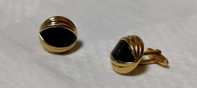 正規 ランバン 3連ラウンドライン キャットアイカフス コンポジットドーム カボション黒 ゴールドカフリンクス ジュエリーボタン < ブランド 正規 ランバン 3連ラウンドライン キャットアイカフス コンポジットドーム カボション黒 ゴールドカフリンクス ジュエリーボタン < ブランドの