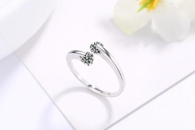 【送料無料】【高級感】 ゆびわ 大粒 指輪 フリーサイズ リング 贈り物 (14号〜19号) 男女兼用 シルバー 新品 < 女性アクセサリー/時計  【送料無料】【高級感】 ゆびわ 大粒 指輪 フリーサイズ リング 贈り物 (14号〜19号) 男女兼用 シルバー 新品 < 女性アクセサリー/時計の