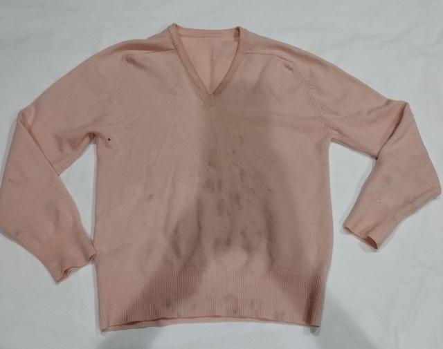 ピンク ウール Vネックセーター 肩落ち Mサイズ 汚れ有り < 女性ファッション  ピンク ウール Vネックセーター 肩落ち Mサイズ 汚れ有り  < 女性ファッションの