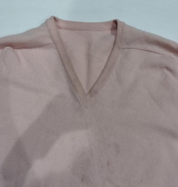 ピンク ウール Vネックセーター 肩落ち Mサイズ 汚れ有り < 女性ファッション  ピンク ウール Vネックセーター 肩落ち Mサイズ 汚れ有り < 女性ファッションの