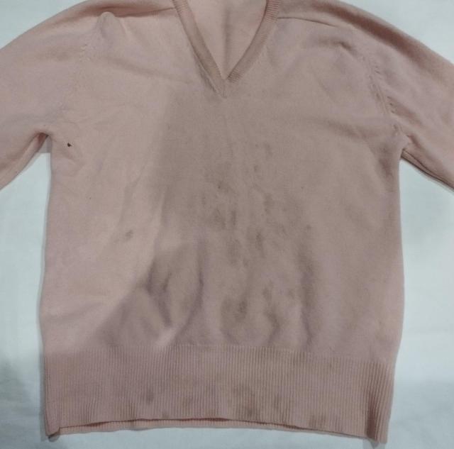 ピンク ウール Vネックセーター 肩落ち Mサイズ 汚れ有り < 女性ファッション  ピンク ウール Vネックセーター 肩落ち Mサイズ 汚れ有り < 女性ファッションの