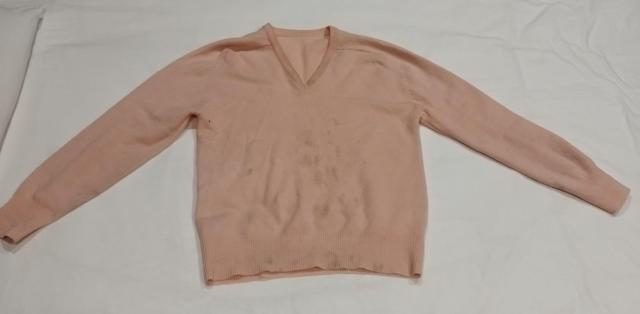 ピンク ウール Vネックセーター 肩落ち Mサイズ 汚れ有り < 女性ファッション  ピンク ウール Vネックセーター 肩落ち Mサイズ 汚れ有り < 女性ファッションの