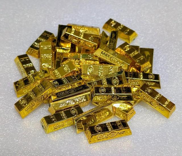 ミニチュア★ゴールド★金塊★ゴールドバー★10個★リーメント★ドールハウス★ < おもちゃ ミニチュア★ゴールド★金塊★ゴールドバー★10個★リーメント★ドールハウス★ < おもちゃの