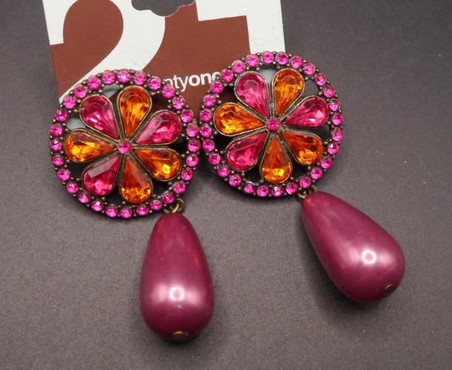 新品 FOREVER21 アンティーク調 ヴィヴィットカラーストーンピアス 結婚式 パーティ < ブランド 新品 FOREVER21 アンティーク調 ヴィヴィットカラーストーンピアス 結婚式 パーティ < ブランドの