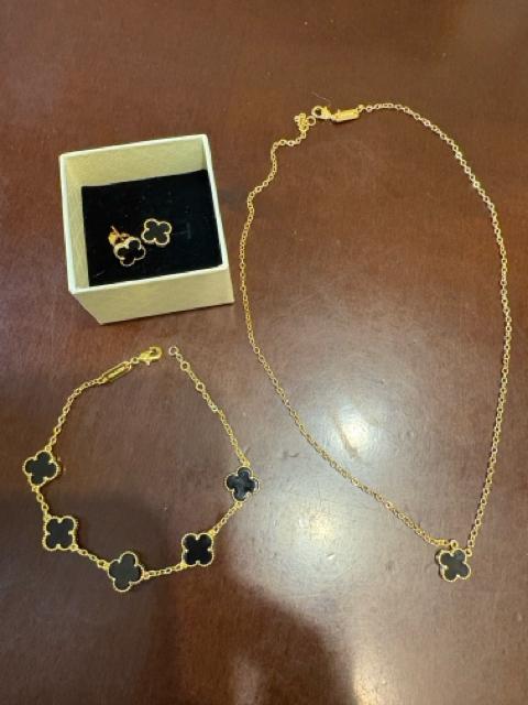 クローバーアクセサリー 3点セット < 女性ファッション クローバーアクセサリー 3点セット < 女性ファッションの