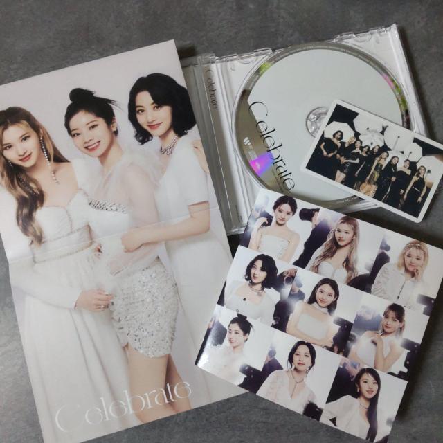 ITWICEyʌ菤izuCelebratevyONCE JAPANՁzi W  Ti Wq ~i  CD/DVD/rfI 