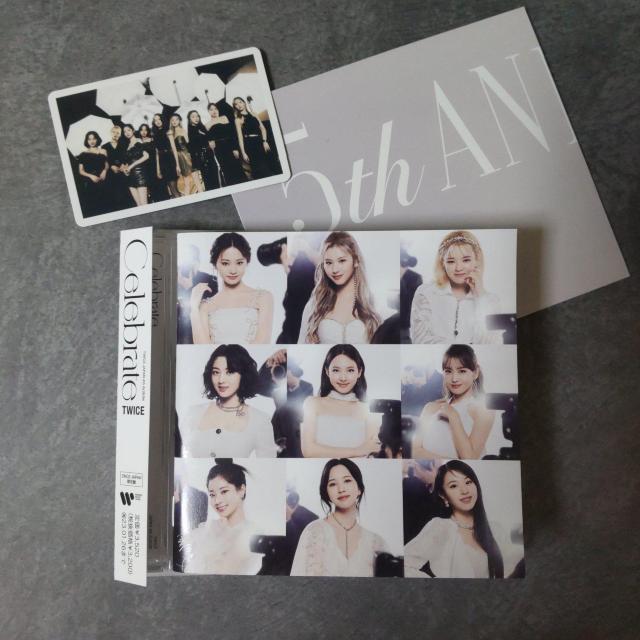ITWICEyʌ菤izuCelebratevyONCE JAPANՁzi W  Ti Wq ~i  CD/DVD/rfI 