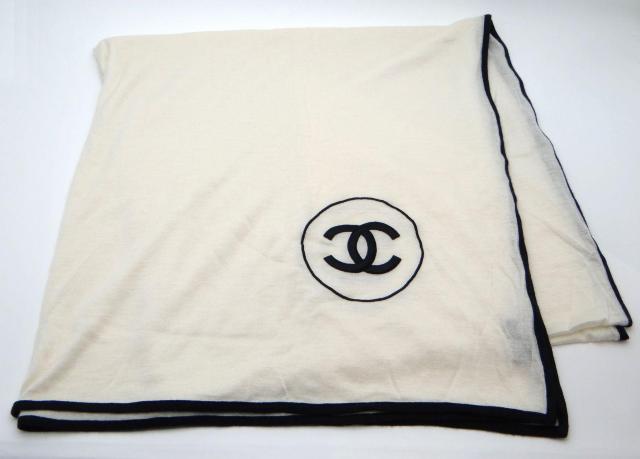 CHANEL シャネル ココマーク カシミア×シルク ショール ストール ホワイト×ブラック<USED>【送料無料】 < ブランド CHANEL シャネル ココマーク カシミア×シルク ショール ストール ホワイト×ブラック<USED>【送料無料】 < ブランドの