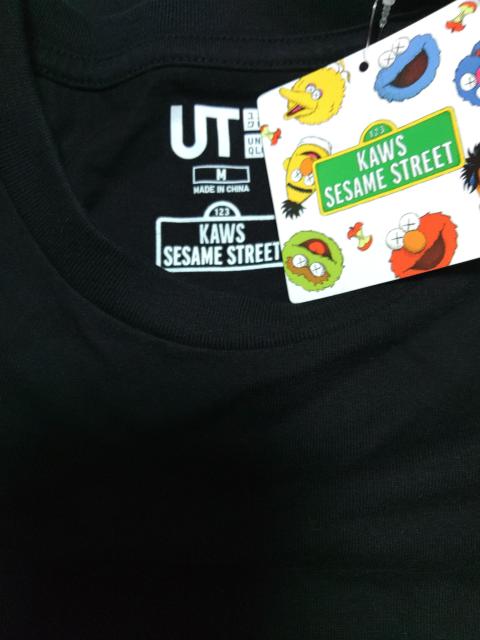KAWS×SESAME STREETカウズTシャツセサミストリートエルモ < ブランド KAWS×SESAME STREETカウズTシャツセサミストリートエルモ < ブランドの