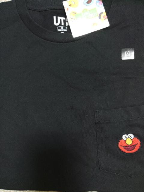 KAWS×SESAME STREETカウズTシャツセサミストリートエルモ < ブランド KAWS×SESAME STREETカウズTシャツセサミストリートエルモ < ブランドの