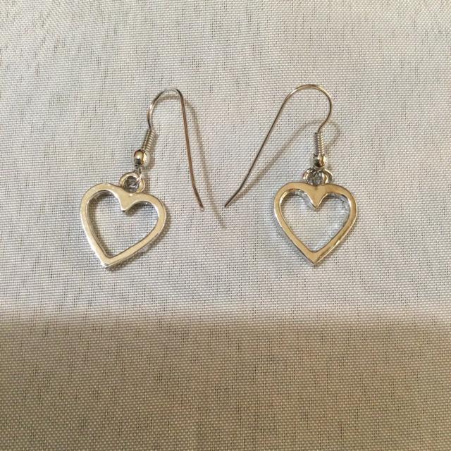 ハートのピアス < 女性アクセサリー/時計  ハートのピアス < 女性アクセサリー/時計の