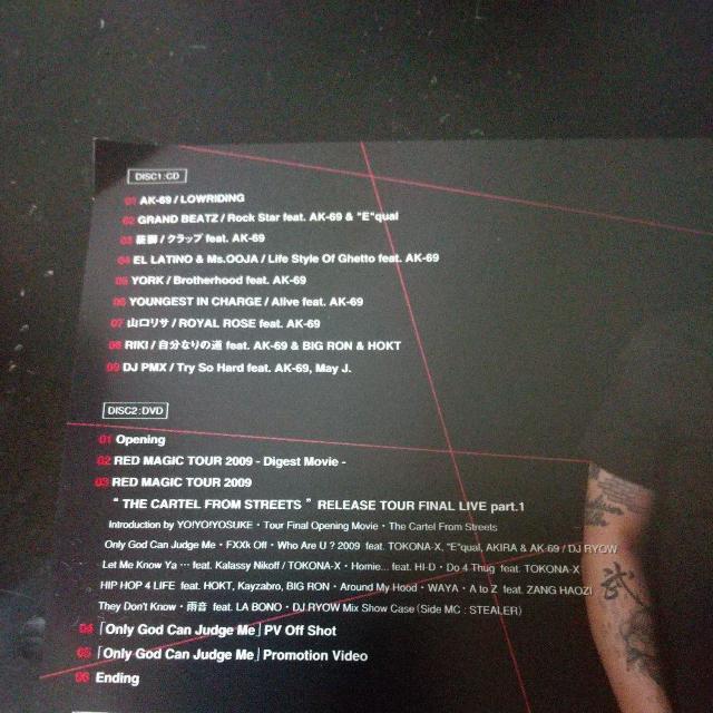 AK-69『STORY OF REDSTA-RED MAGICTOUR 2009(CD&DVD付き2枚組み)』 < CD/DVD/ビデオ  AK-69『STORY OF REDSTA-RED MAGICTOUR 2009(CD&DVD付き2枚組み)』 < CD/DVD/ビデオの