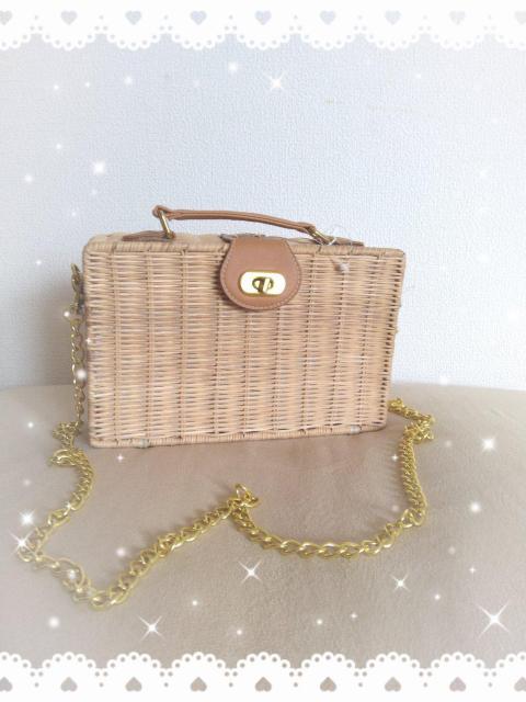 新品☆FIESTA*ラタンバッグ 内側花柄 < 女性ファッション  新品☆FIESTA*ラタンバッグ 内側花柄  < 女性ファッションの