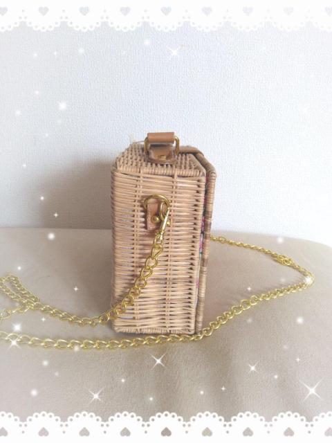 新品☆FIESTA*ラタンバッグ 内側花柄 < 女性ファッション  新品☆FIESTA*ラタンバッグ 内側花柄 < 女性ファッションの