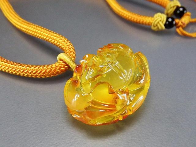 一点物貴重天然石アンバー琥珀花手彫り高級紐ネックレス金運107-082RYZa < 女性アクセサリー/時計  一点物貴重天然石アンバー琥珀花手彫り高級紐ネックレス金運107-082RYZa < 女性アクセサリー/時計の