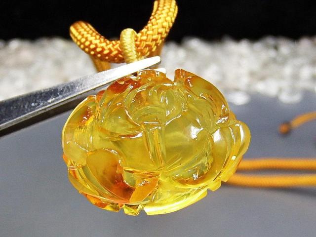 一点物貴重天然石アンバー琥珀花手彫り高級紐ネックレス金運107-082RYZa < 女性アクセサリー/時計  一点物貴重天然石アンバー琥珀花手彫り高級紐ネックレス金運107-082RYZa < 女性アクセサリー/時計の