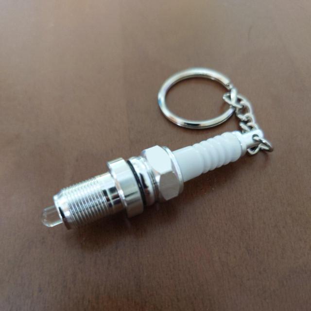 プラグ型LEDライト キーホルダー 点火プラグ キーチェーン 照明 懐中電灯 < 自動車/バイク プラグ型LEDライト キーホルダー 点火プラグ キーチェーン 照明 懐中電灯 < 自動車/バイク