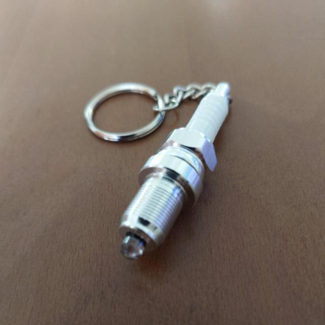 プラグ型LEDライト キーホルダー 点火プラグ キーチェーン 照明 懐中電灯 < 自動車/バイク プラグ型LEDライト キーホルダー 点火プラグ キーチェーン 照明 懐中電灯 < 自動車/バイク
