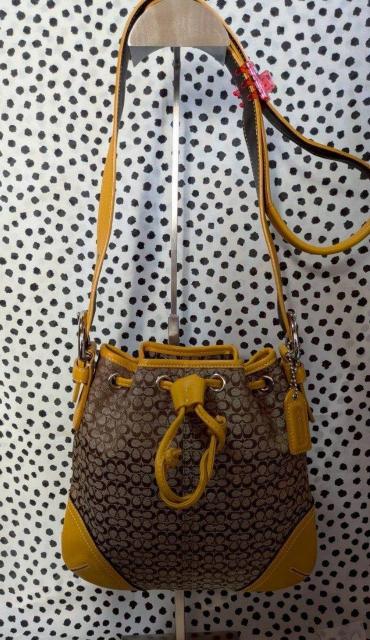 【COACH】コーチ 巾着型 ショルダーバッグ シグネチャー 正規未使用品 < ブランド 【COACH】コーチ 巾着型 ショルダーバッグ シグネチャー 正規未使用品 < ブランドの