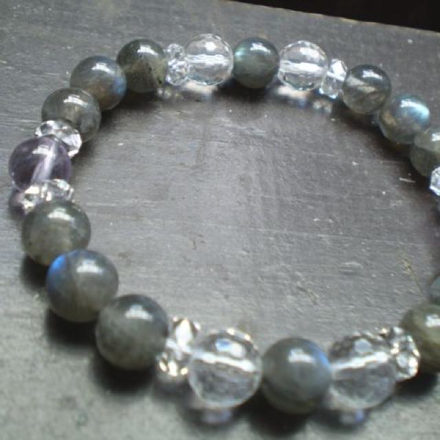 ラブラドライトxラベンダーアメジストx水晶ブレスレット < 女性アクセサリー/時計 ラブラドライトxラベンダーアメジストx水晶ブレスレット < 女性アクセサリー/時計の