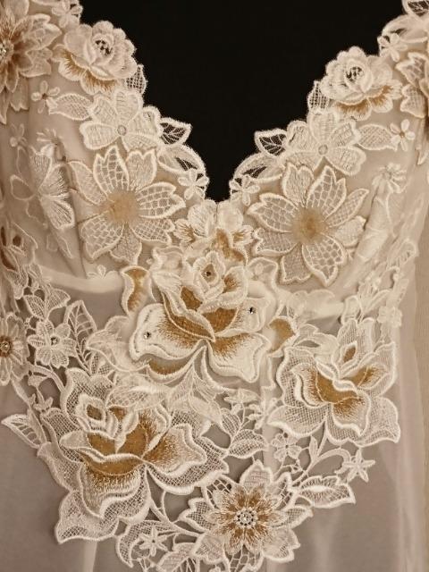 saluteサルート/店舗限定/88G/女優/ナイトドレス/ランジェリードレス/IV/アイボリー/M < 女性ファッション  saluteサルート/店舗限定/88G/女優/ナイトドレス/ランジェリードレス/IV/アイボリー/M < 女性ファッションの