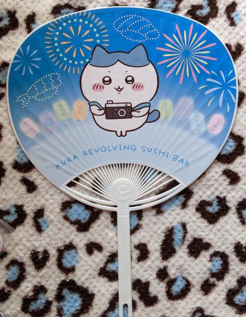 ちいかわ×くら寿司D点セット(うちわ、ノート、缶バッジ、マグネット) ちいかわ ハチワレ ちいかぶ あのこ モモンガ 古本屋 < アニメ/コミック/キャラクター  ちいかわ×くら寿司D点セット(うちわ、ノート、缶バッジ、マグネット) ちいかわ ハチワレ ちいかぶ あのこ モモンガ 古本屋 < アニメ/コミック/キャラクターの