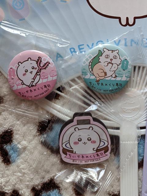 ちいかわ×くら寿司D点セット(うちわ、ノート、缶バッジ、マグネット) ちいかわ ハチワレ ちいかぶ あのこ モモンガ 古本屋 < アニメ/コミック/キャラクター  ちいかわ×くら寿司D点セット(うちわ、ノート、缶バッジ、マグネット) ちいかわ ハチワレ ちいかぶ あのこ モモンガ 古本屋 < アニメ/コミック/キャラクターの