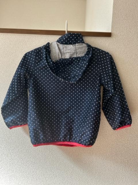 西松屋 フード付きウィンドブレーカー 水玉 紺色 120センチ 1枚 < キッズ/ベビー  西松屋 フード付きウィンドブレーカー 水玉 紺色 120センチ 1枚 < キッズ/ベビーの