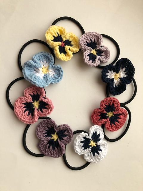 ハンドメイド ヘアゴム パンジーいっぱい♪ ガーリー 女の子 < 女性ファッション  ハンドメイド ヘアゴム パンジーいっぱい♪ ガーリー 女の子 < 女性ファッションの