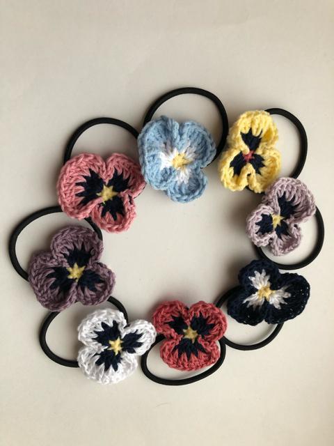 ハンドメイド ヘアゴム パンジーいっぱい♪ ガーリー 女の子 < 女性ファッション  ハンドメイド ヘアゴム パンジーいっぱい♪ ガーリー 女の子 < 女性ファッションの