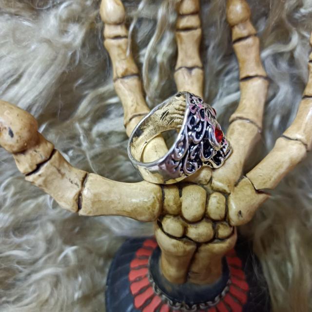 新品★メンズ★レッドアイスカルリング/18号 < 男性アクセサリー/時計  新品★メンズ★レッドアイスカルリング/18号 < 男性アクセサリー/時計の