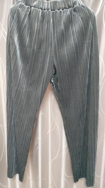 LOWRYS FARMのパンツ◆◆ランダムプリーツ◆グレー系 < ブランド  LOWRYS FARMのパンツ◆◆ランダムプリーツ◆グレー系  < ブランドの