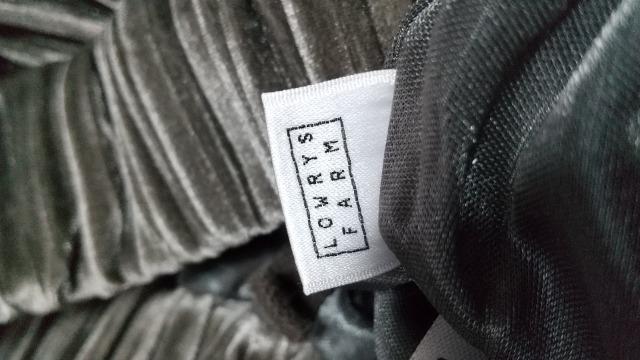 LOWRYS FARMのパンツ◆◆ランダムプリーツ◆グレー系 < ブランド  LOWRYS FARMのパンツ◆◆ランダムプリーツ◆グレー系 < ブランドの