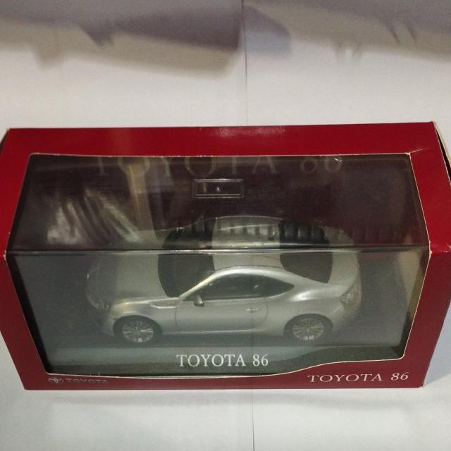 トヨタ 86 カラーサンプル 非売品 シルバー 1/30 < ホビー  トヨタ 86 カラーサンプル 非売品 シルバー 1/30  < ホビーの