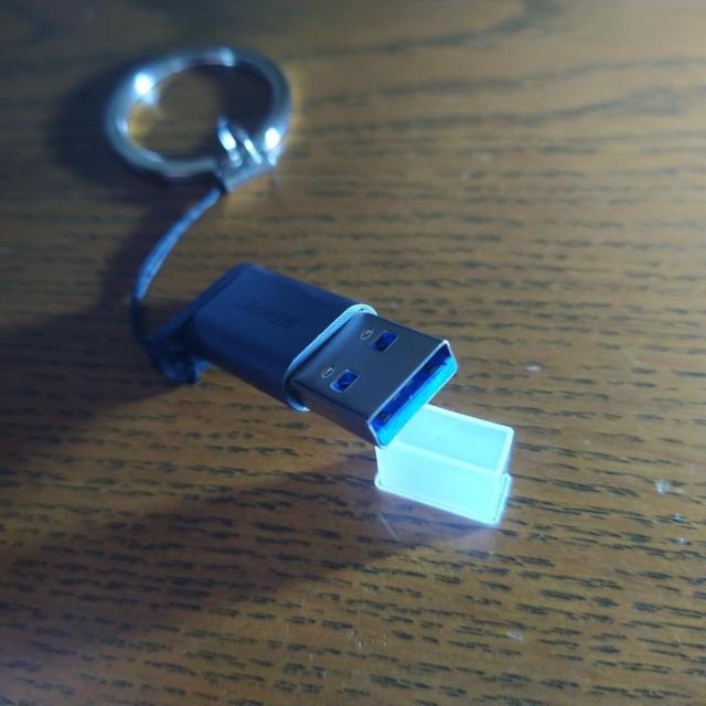 �y���g�p�i��10Gbps�Ή��z��USB Type-A - USB-C�A�_�v�^�[�� �� �Ɠd/AV�� 