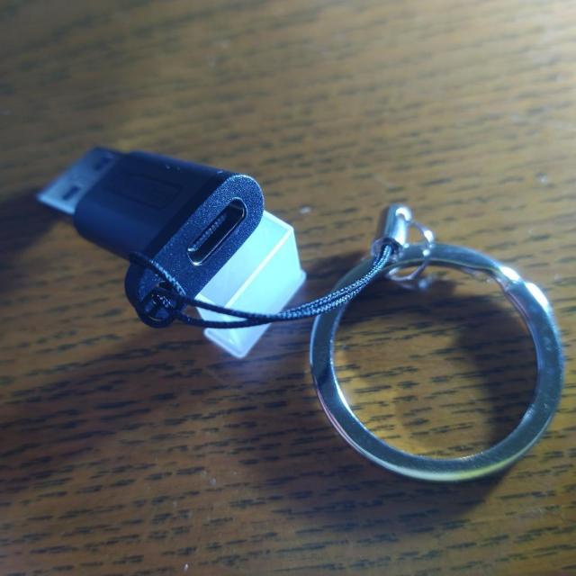 �y���g�p�i��10Gbps�Ή��z��USB Type-A - USB-C�A�_�v�^�[�� �� �Ɠd/AV�� 