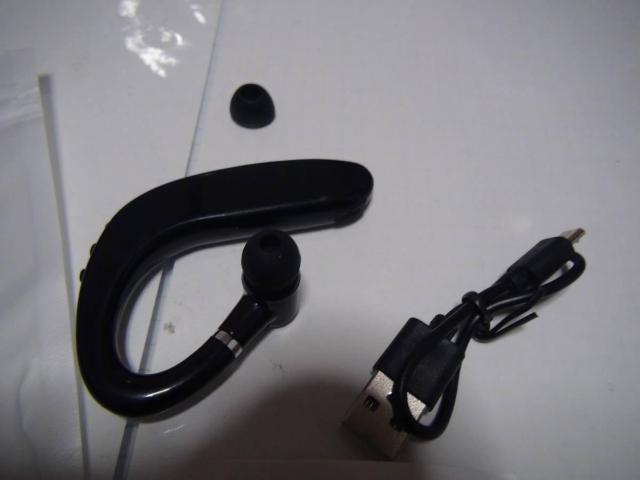 ワイヤレスブルートゥースイヤホン2耳掛け型 セット新品!。 < 家電/AV  ワイヤレスブルートゥースイヤホン2耳掛け型 セット新品!。 < 家電/AVの