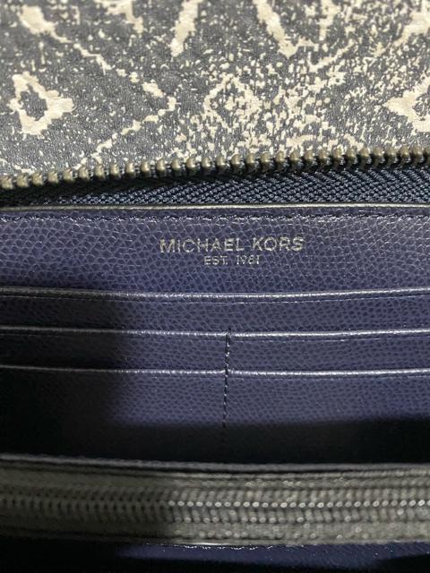 yVilzMICHAEL KORS Eht@Xi[ z EHbg  uh 