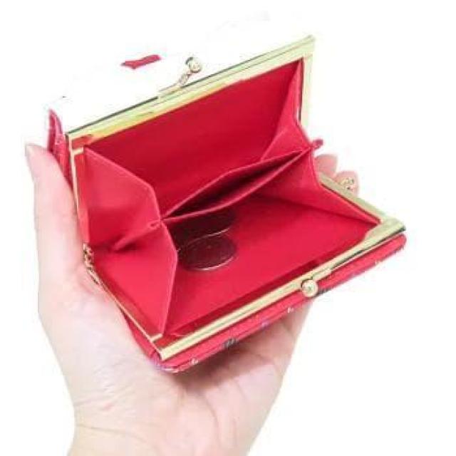 ハローキティ 財布 ダイカット 口金財布 がま口 三つ折り ウォレット サンリオ < 女性ファッション ハローキティ 財布 ダイカット 口金財布 がま口 三つ折り ウォレット サンリオ < 女性ファッションの