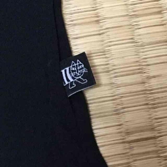 ユニクロ×リサラーソン・猫キャラクター柄Tシャツ。ブラック < ブランド  ユニクロ×リサラーソン・猫キャラクター柄Tシャツ。ブラック < ブランドの