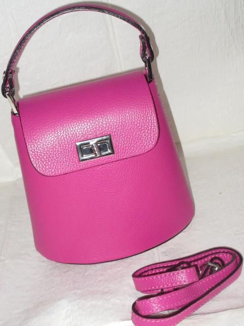未使用☆牛革ワンハンドルハンドバッグ*2wayショルダー*ピンク < 女性ファッション  未使用☆牛革ワンハンドルハンドバッグ*2wayショルダー*ピンク  < 女性ファッションの