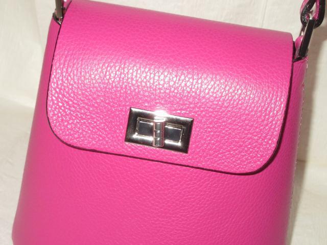 未使用☆牛革ワンハンドルハンドバッグ*2wayショルダー*ピンク < 女性ファッション  未使用☆牛革ワンハンドルハンドバッグ*2wayショルダー*ピンク < 女性ファッションの
