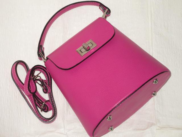 未使用☆牛革ワンハンドルハンドバッグ*2wayショルダー*ピンク < 女性ファッション  未使用☆牛革ワンハンドルハンドバッグ*2wayショルダー*ピンク < 女性ファッションの