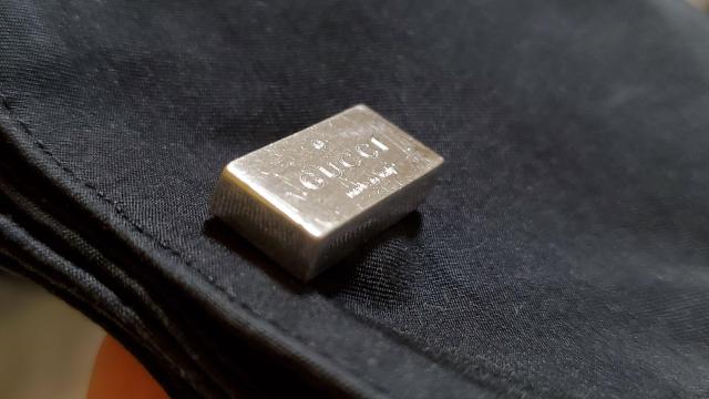 正規 レア グッチ ヴィンテージ ブランドロゴ文字 スクエアカフス SVアイコンカフリンクス クラシックエンブレム ブロックボタン < ブランド  正規 レア グッチ ヴィンテージ ブランドロゴ文字 スクエアカフス SVアイコンカフリンクス クラシックエンブレム ブロックボタン < ブランドの