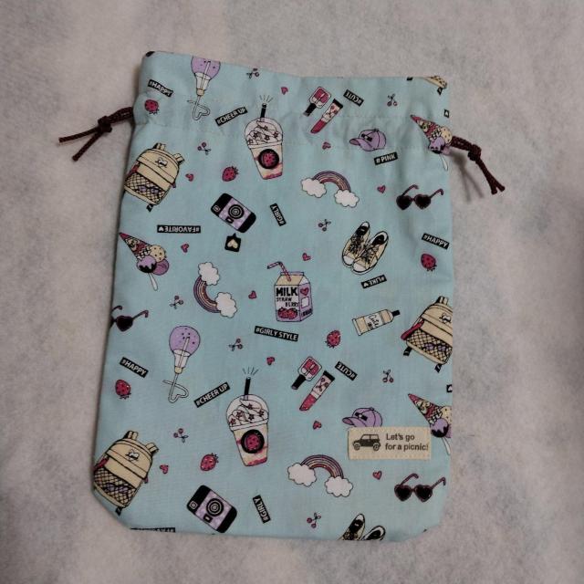 ★ハンドメイド★小さめ巾着★ポップ柄★小物入れ★化粧ポーチなどに < 女性ファッション ★ハンドメイド★小さめ巾着★ポップ柄★小物入れ★化粧ポーチなどに < 女性ファッションの