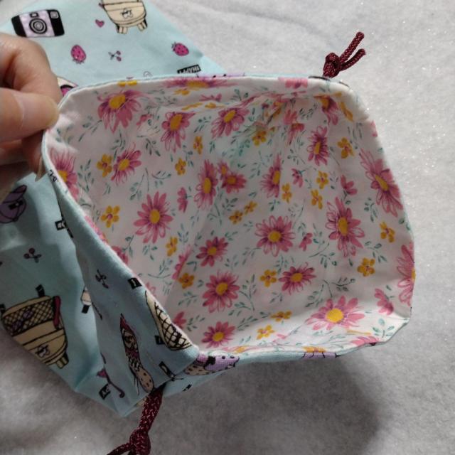 ★ハンドメイド★小さめ巾着★ポップ柄★小物入れ★化粧ポーチなどに < 女性ファッション ★ハンドメイド★小さめ巾着★ポップ柄★小物入れ★化粧ポーチなどに < 女性ファッションの