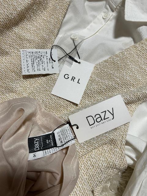 新品タグ付きGRLボリューム袖ブラウス& Dazyツィード風ジャンスカ < ブランド  新品タグ付きGRLボリューム袖ブラウス& Dazyツィード風ジャンスカ < ブランドの